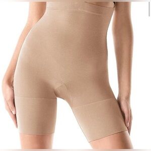 SPANX BY SARA BLAKLEY NUDE HIGH WAISTED SEAMLESS SCULPTING SHORTS SIZE MEDIUM